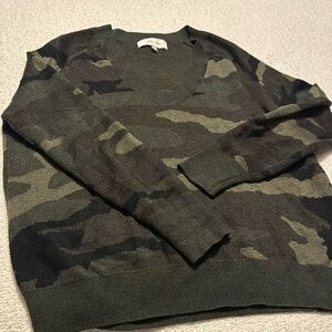 Jonn + Jenn Camo Pullover Sz XS